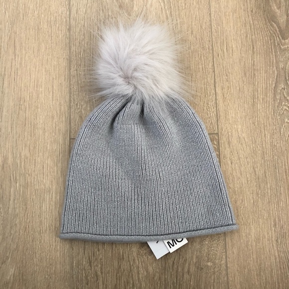 🆕 Aritzia Pom Knit Beanie - Picture 1 of 1